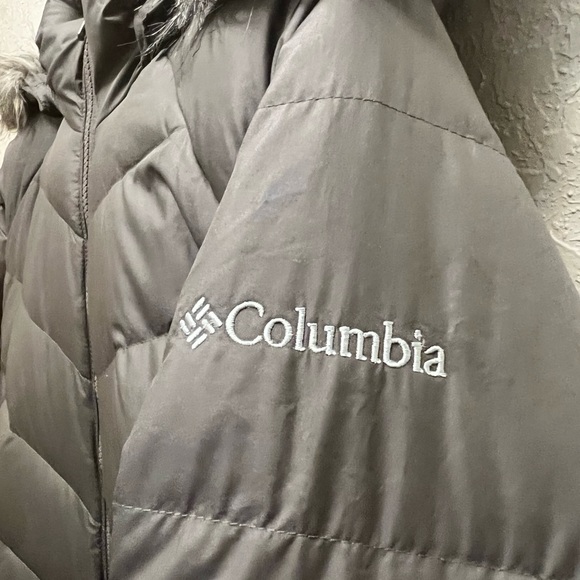 Women’s Gray Columbia Down Parka Size Small. In great shape, barely worn. - Picture 3 of 8